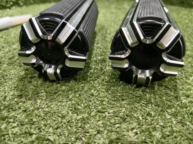ARLEN
NESS/
Arlen Ness 10 gauge
Comfort grip
black
Product number: 07-124
06301693