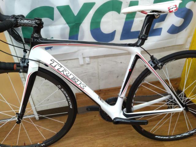 ※左前ブレーキ仕様 TREK MADONE 6.9 2010年モデル 700×23c 2×10s カーボンロードバイク ホワイト