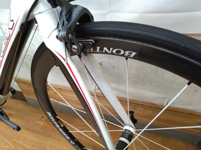 ※左前ブレーキ仕様 TREK MADONE 6.9 2010年モデル 700×23c 2×10s カーボンロードバイク ホワイト