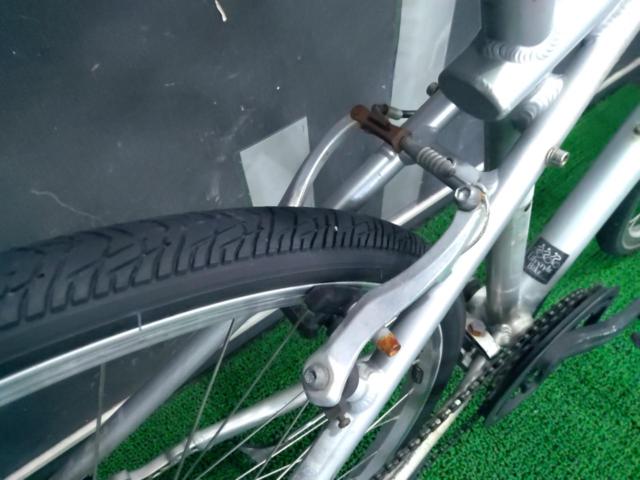 GT トラフィック クロスバイク 2008年モデル 700c 8S シルバー ※前後輪振れあり・前後ブレーキシュー/前タイヤ要交換・フロントディレイラー欠品など