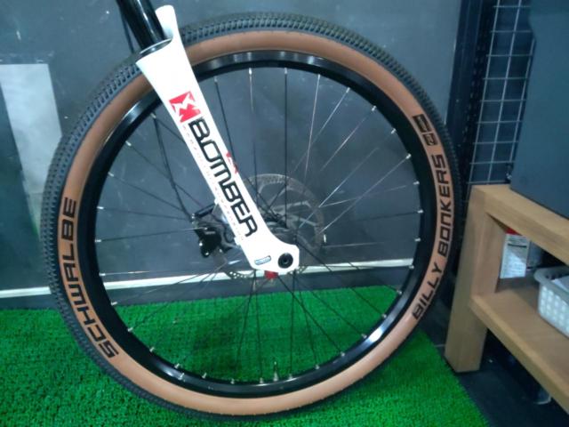SANTA CRUZ BULLIT 2009年頃? SAINT組 26x2.10インチ 9S MTB ベージュ