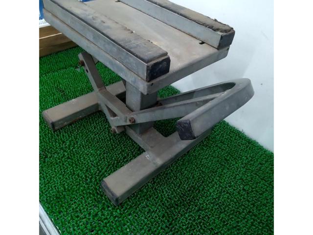 Unknown Manufacturer
Lift Stand