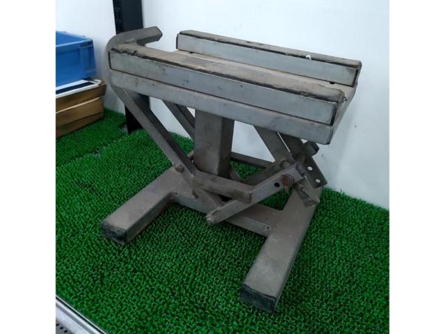 Unknown Manufacturer
Lift Stand