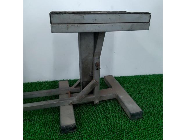 Unknown Manufacturer
Lift Stand
