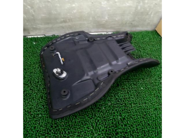 TRIUMPH
Genuine front seat
Daytona 675 (-'12)