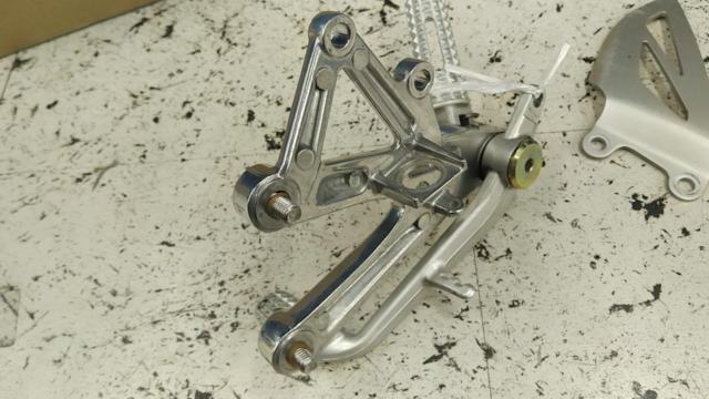 TRIUMPH
Genuine step
Daytona 675 (-'12)
