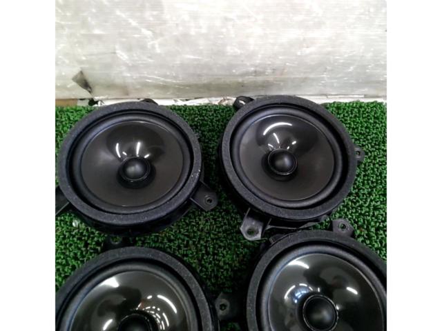 TOYOTA
Genuine speakers for 90-series Noah/Voxy