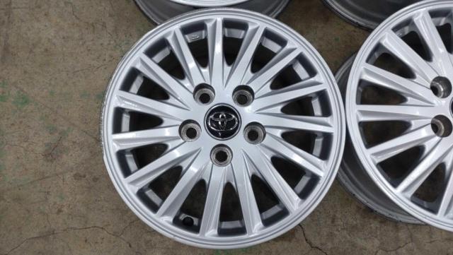 TOYOTA
Noah / Voxy / ZRR80
Original aluminum wheel
