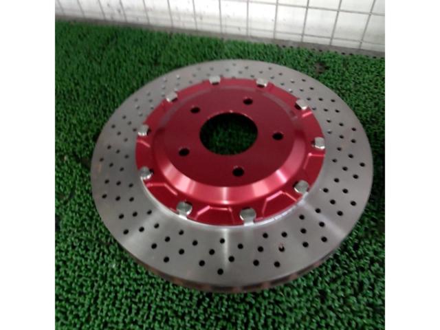 Ferrari
F40 genuine Brembo calipers
+
330mm slotted rotor
+
BNR32 bracket