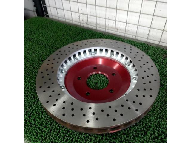 Ferrari
F40 genuine Brembo calipers
+
330mm slotted rotor
+
BNR32 bracket