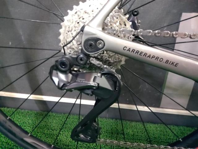 ※ブレーキ逆組/左前 CARRERA PHIBRA Disc UltegraDi2 R8170組 700c 2×12s カーボンロードバイク シルバー サイズ:M 適応身長:176-182cm