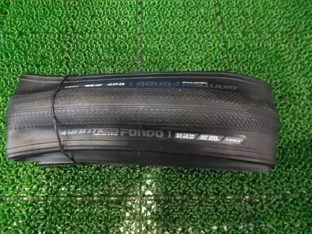 700×28c GIANT GAVIA FONDO 1 チューブレスタイヤ