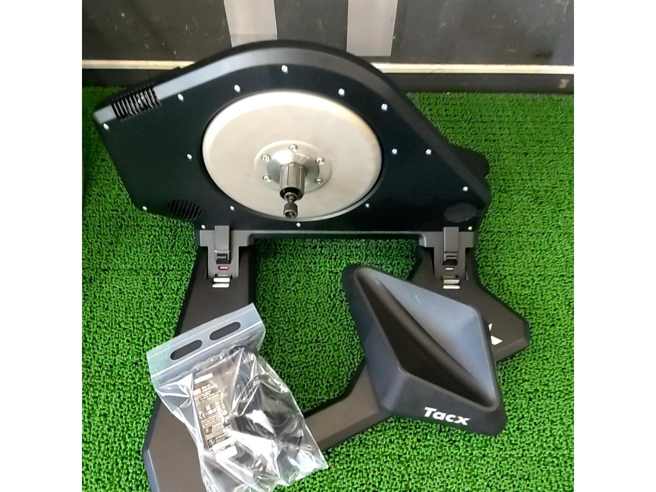 TACX T2800NEO サイクルトレーナー