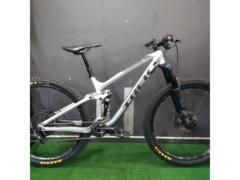 TREK FUEL EX8 29 2018年モデル 29インチ 1×12s フルサスMTB シルバー サイズ:M17.5 適正身長:165-177cm ※要ブリーディング