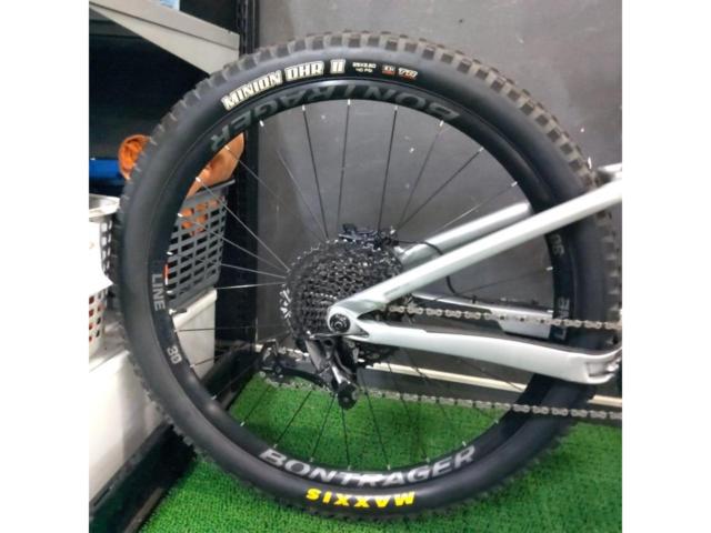 TREK FUEL EX8 29 2018年モデル 29インチ 1×12s フルサスMTB シルバー サイズ:M17.5 適正身長:165-177cm ※要ブリーディング