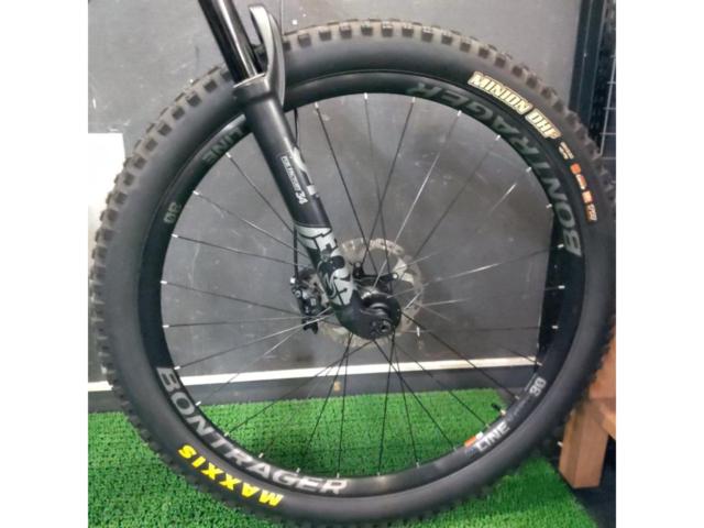 TREK FUEL EX8 29 2018年モデル 29インチ 1×12s フルサスMTB シルバー サイズ:M17.5 適正身長:165-177cm ※要ブリーディング