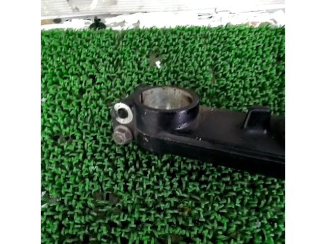 Unknown Manufacturer
Aluminum handlebar top bridge + genuine stem
GPZ900R
Ninja (A7-)