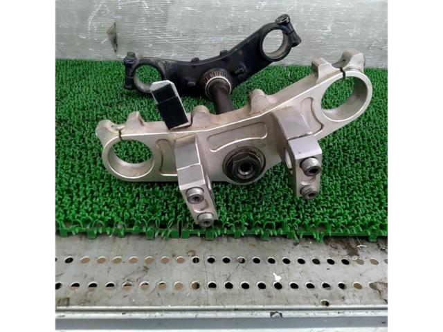 Unknown Manufacturer
Aluminum handlebar top bridge + genuine stem
GPZ900R
Ninja (A7-)