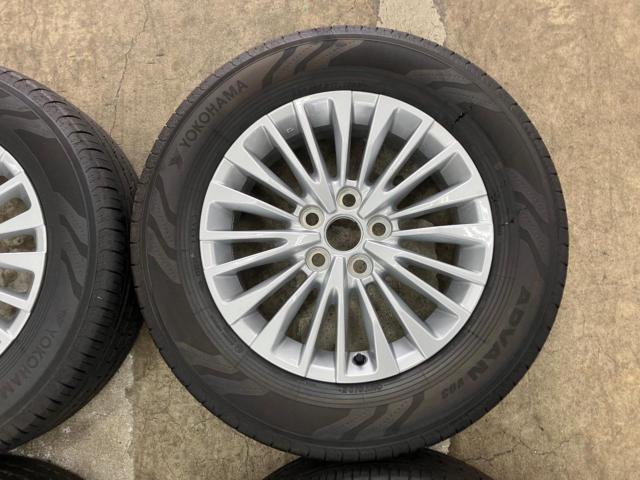 Toyota
Alphard / Vellfire
(40 series)
Original wheel
+
YOKOHAMA
ADVAN
V03
