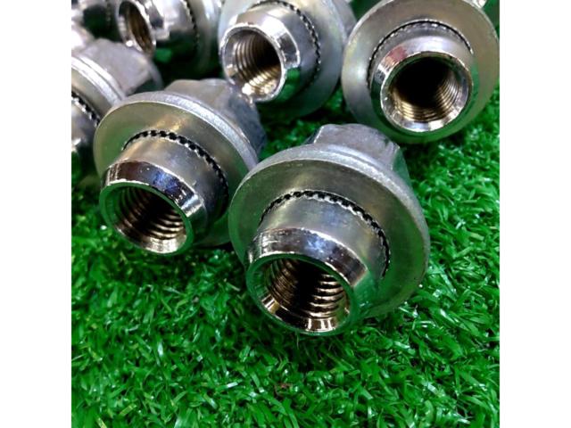 Mitsubishi genuine
Flat-seat wheel nuts
M12 × P1.5
20-piece set