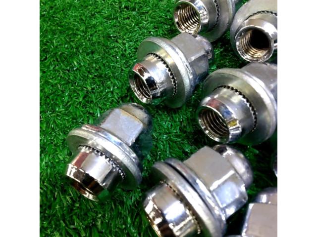 Mitsubishi genuine
Flat-seat wheel nuts
M12 × P1.5
20-piece set
