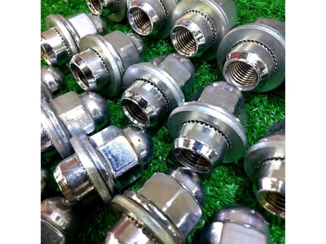Mitsubishi genuine
Flat-seat wheel nuts
M12 × P1.5
20-piece set