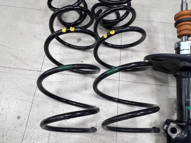 トヨタ純正サスキット【30系/アルファード/2WD/ガソリン車】