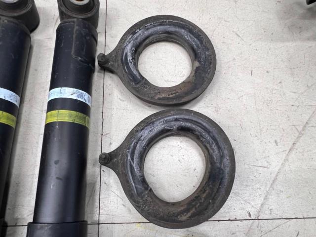 トヨタ純正サスキット【30系/アルファード/2WD/ガソリン車】