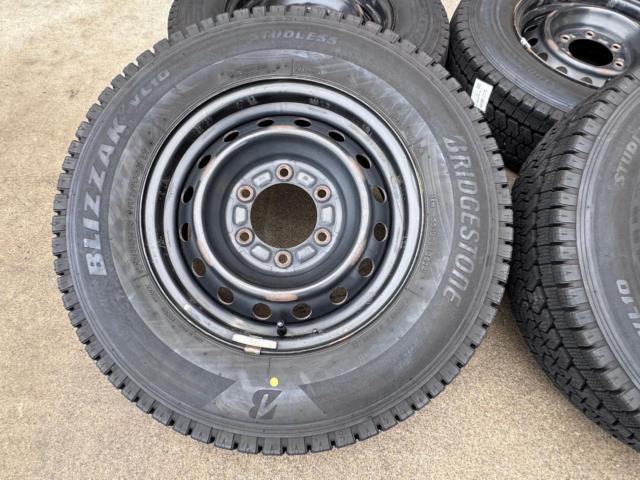 トヨタ ハイエース純正スチールホイール+BRIDGESTONE BLIZZAK VL10