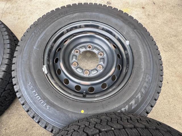 トヨタ ハイエース純正スチールホイール+BRIDGESTONE BLIZZAK VL10