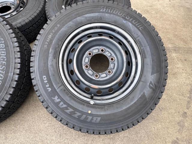 トヨタ ハイエース純正スチールホイール+BRIDGESTONE BLIZZAK VL10