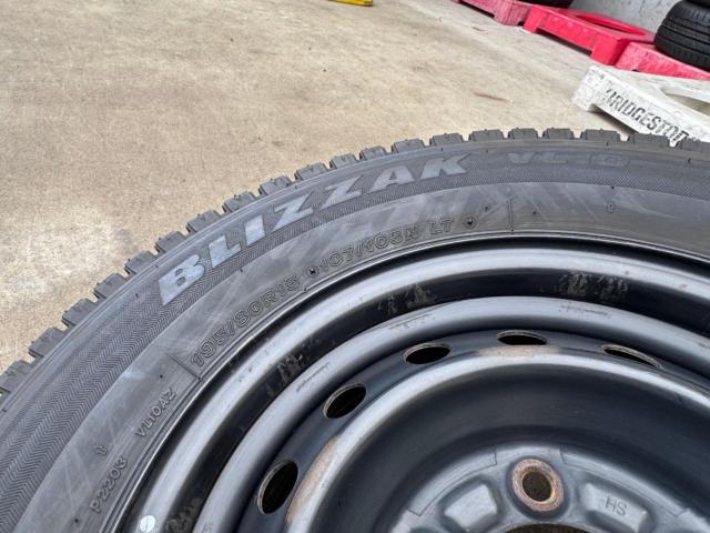 トヨタ ハイエース純正スチールホイール+BRIDGESTONE BLIZZAK VL10