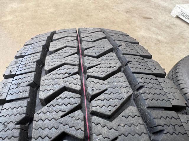 トヨタ ハイエース純正スチールホイール+BRIDGESTONE BLIZZAK VL10
