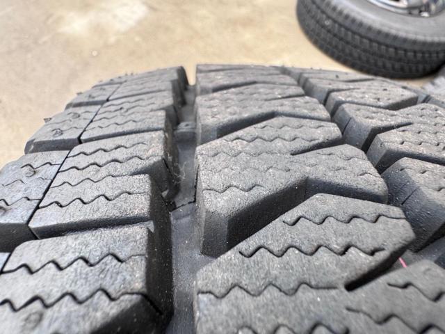 トヨタ ハイエース純正スチールホイール+BRIDGESTONE BLIZZAK VL10