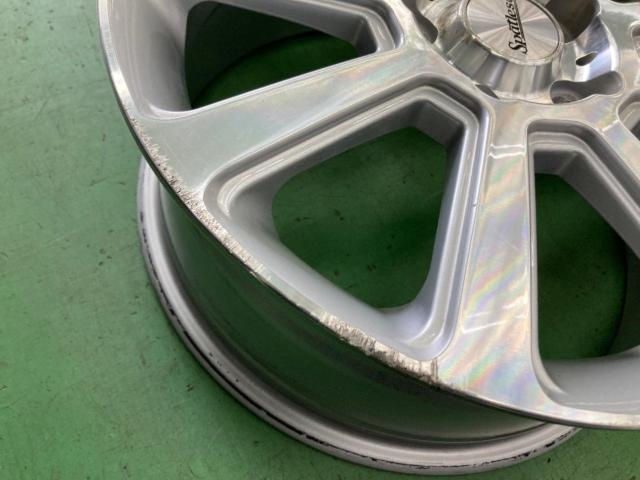 Spstlese
17 inches aluminum wheels
Four