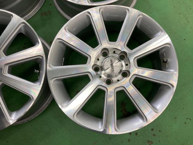 Spstlese
17 inches aluminum wheels
Four