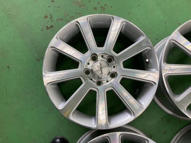 Spstlese
17 inches aluminum wheels
Four