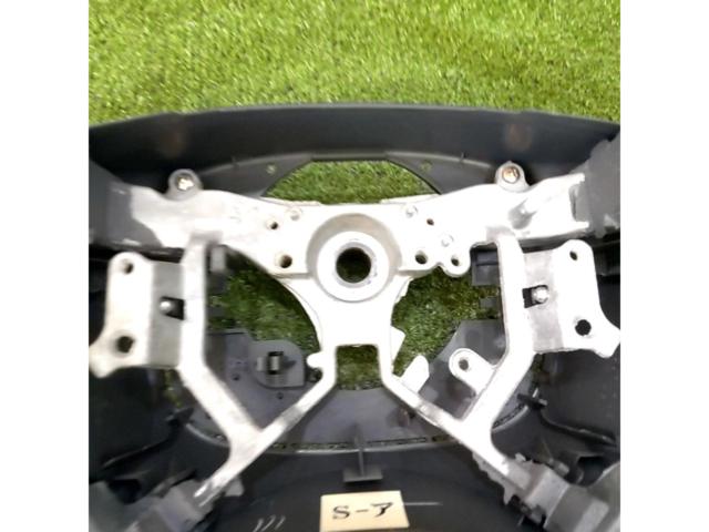 メーカー不明  ウッド×レザー コンビステアリング ガングリップタイプ ハイエース 200系 1/2型