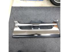 TOYOTA 200系ハイエース6型ダークプライムS純正フロントグリル