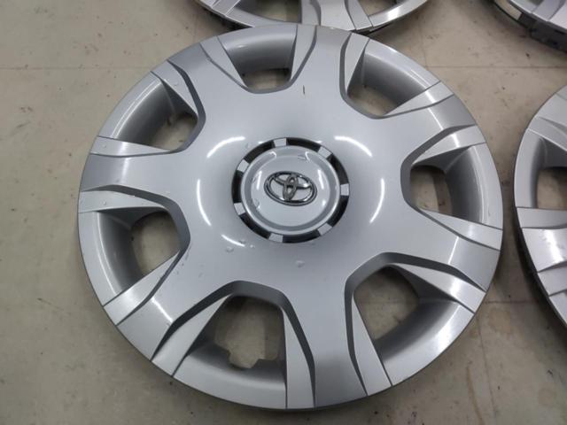 TOYOTA 200系ハイエース純正ホイールキャップ