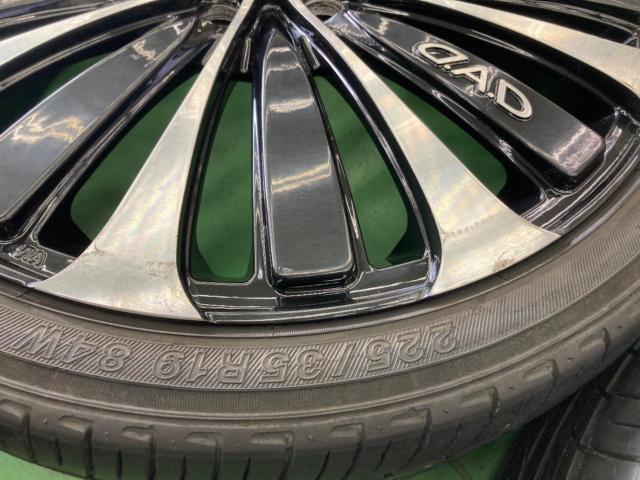 GARSON
D.A.D
VELUGA
+
YOKOHAMA
ECOS
ES 300
225 / 35R19
84W