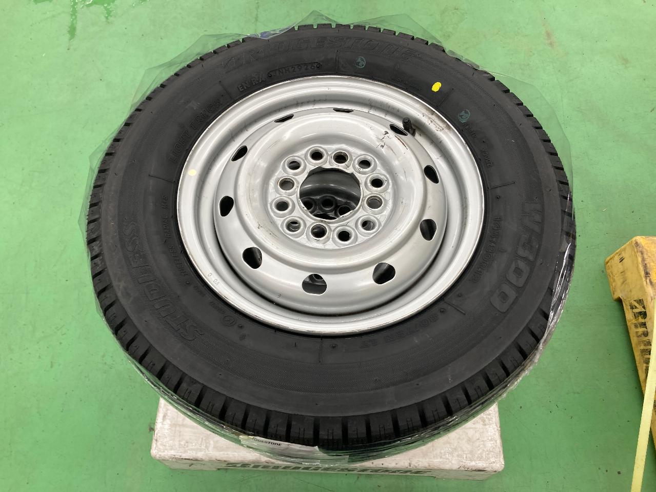 TOPY STEEL WHEELマルチP.C.D スチールホイール + BRIDGESTONE W300 145/80R12 80/78N LT