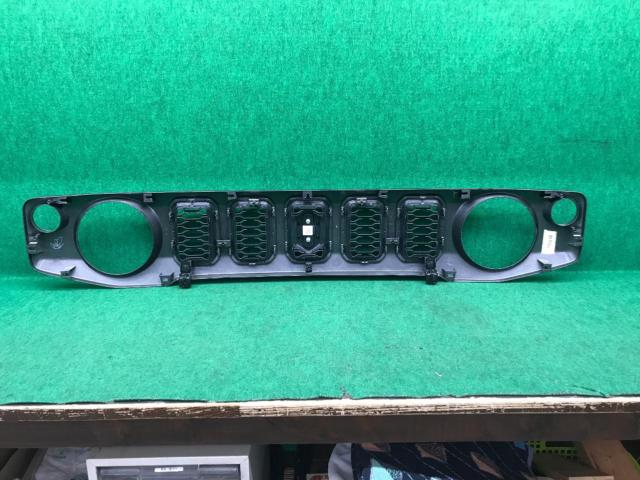 スズキ ジムニーノマド JC74 純正 フロントグリル 72111-8010