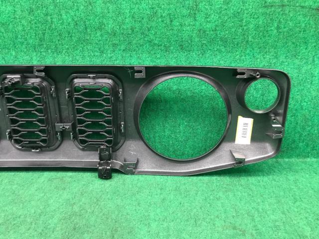 スズキ ジムニーノマド JC74 純正 フロントグリル 72111-8010