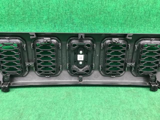 スズキ ジムニーノマド JC74 純正 フロントグリル 72111-8010