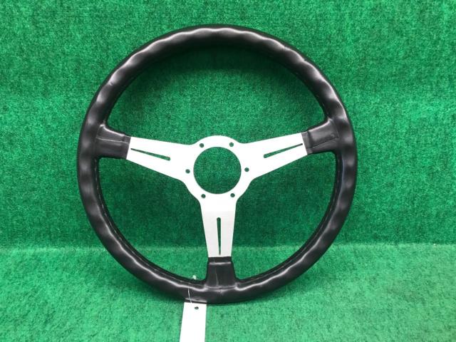 Authentic NARDI
CLASSIC (Classic)
Black Leather &amp; Silver spoke
365mm