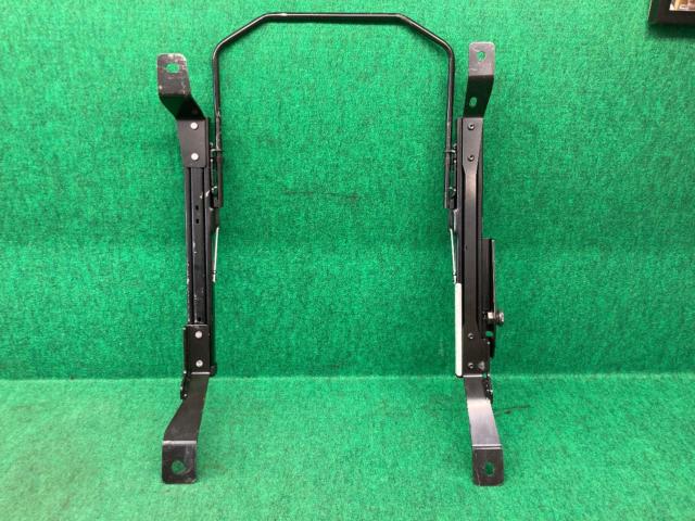 【右側】【RECARO】シートレール フィット 型式:GK3、4、5、6、GP5、6、No.2085.003.2