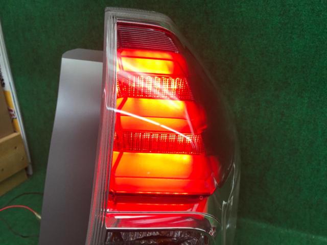 【左右セット】トヨタ プリウスα/ZVW40W 後期 純正 テールレンズ 寒冷地仕様 STANLEY 47-69 47-70