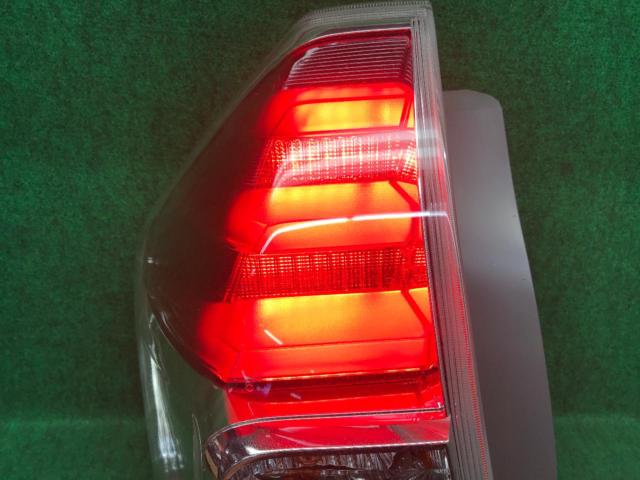 【左右セット】トヨタ プリウスα/ZVW40W 後期 純正 テールレンズ 寒冷地仕様 STANLEY 47-69 47-70
