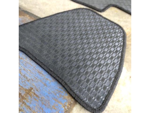 Unknown Manufacturer
Rubber floor mats for 150 Series Land Cruiser Prado (late model)